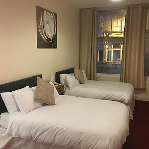 ml-lodge.cardiffhotelswales.com/