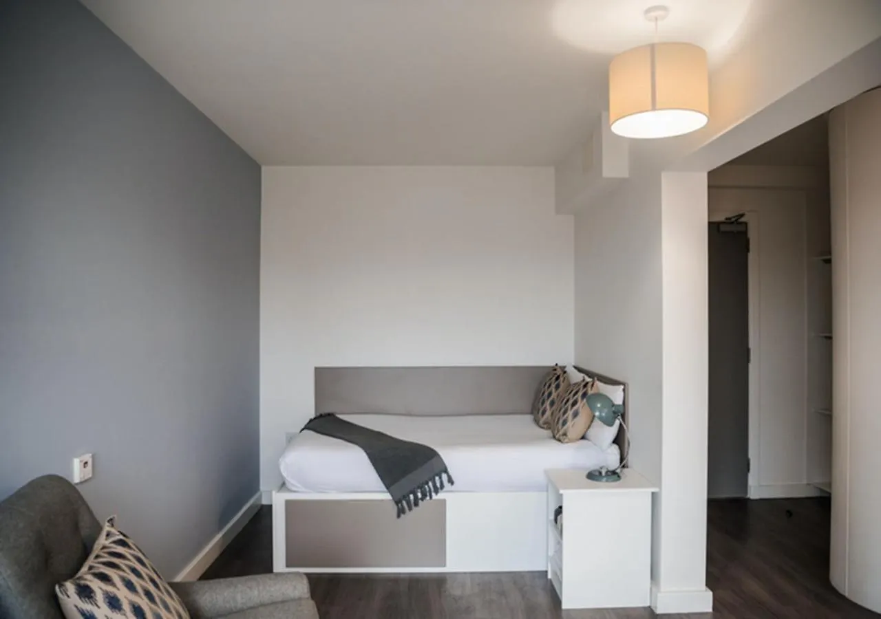 Ensuite Rooms & Studios, Edinburgh - Sk 0*,  United Kingdom